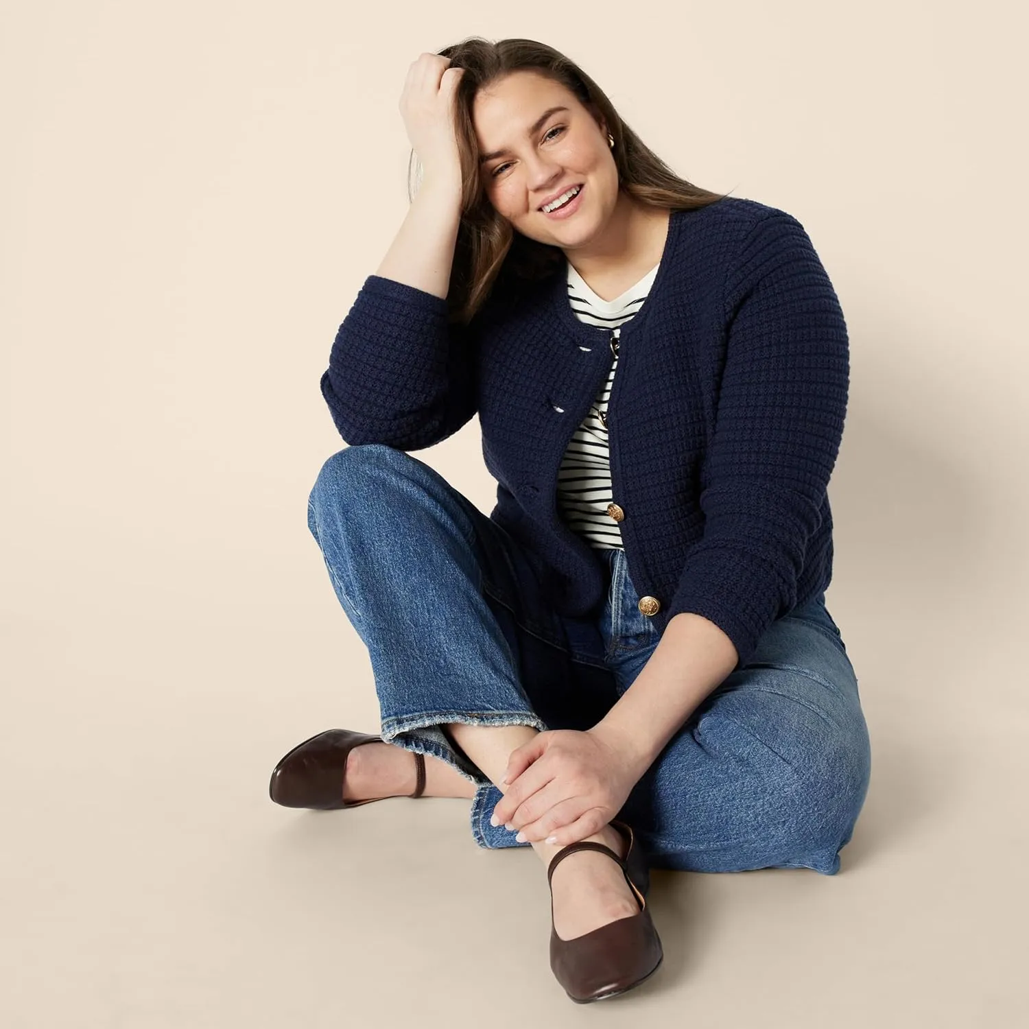Amazon Essentials Women's Regular-Fit Midweight Cardigan Sweater