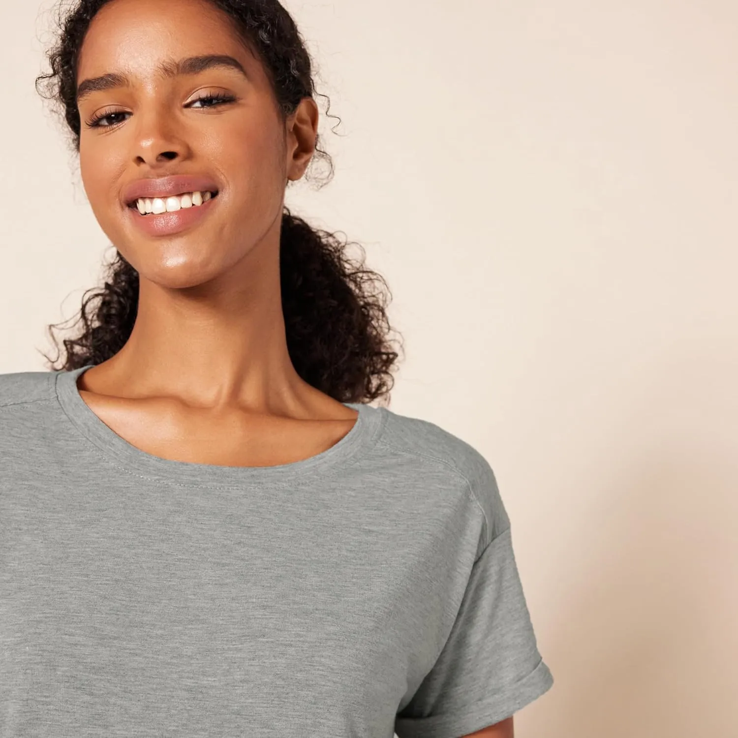 Amazon Essentials Women's Studio Relaxed-Fit Lightweight Crewneck T-Shirt (Available in Plus Size), Multipacks