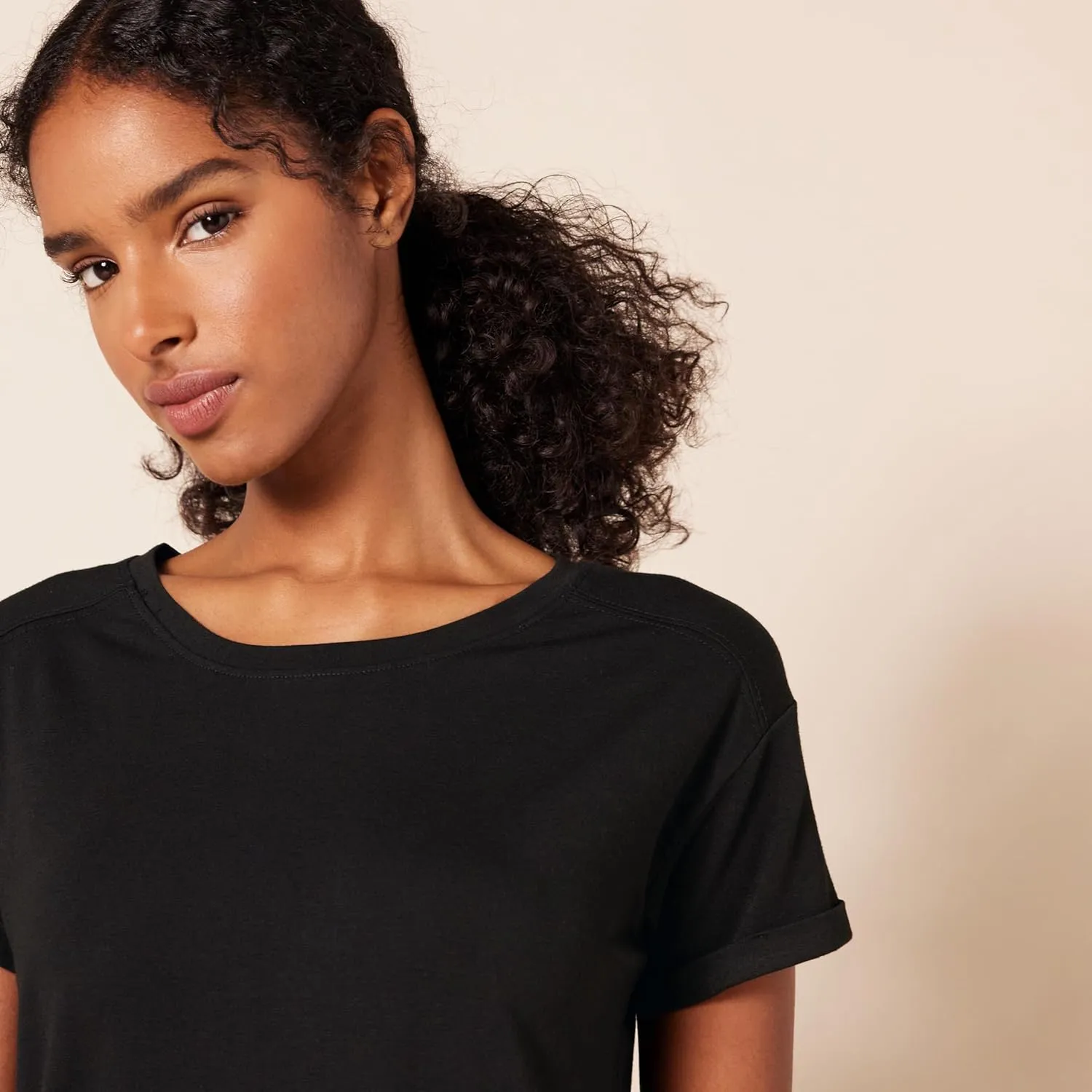 Amazon Essentials Women's Studio Relaxed-Fit Lightweight Crewneck T-Shirt (Available in Plus Size), Multipacks