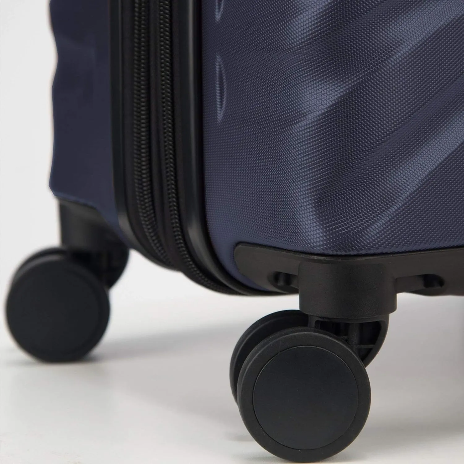 DELSEY PARIS Alexis Durable Hardside Luggage, Expandable Lightweight 4-Wheel Spinner, Easy Grip Telescoping Handle for Smooth Mobility, TSA-Lock Incorporated, Men and Women, Navy, Carry-On 21-Inch