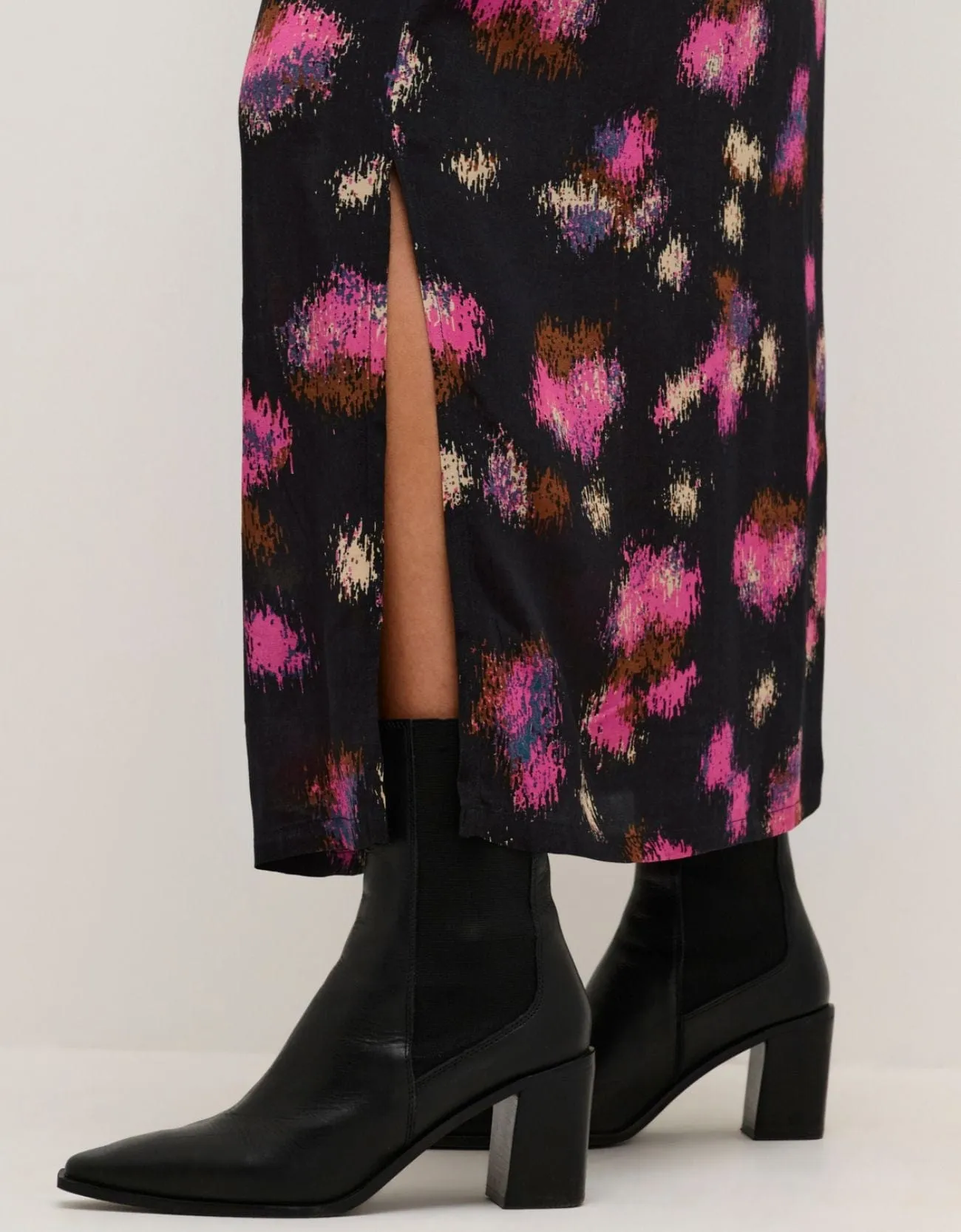 Kaffe Lita Skirt BLACK & SHOCKING PINK