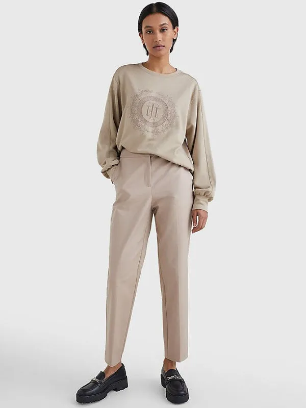 Relaxed Th Crest C-N