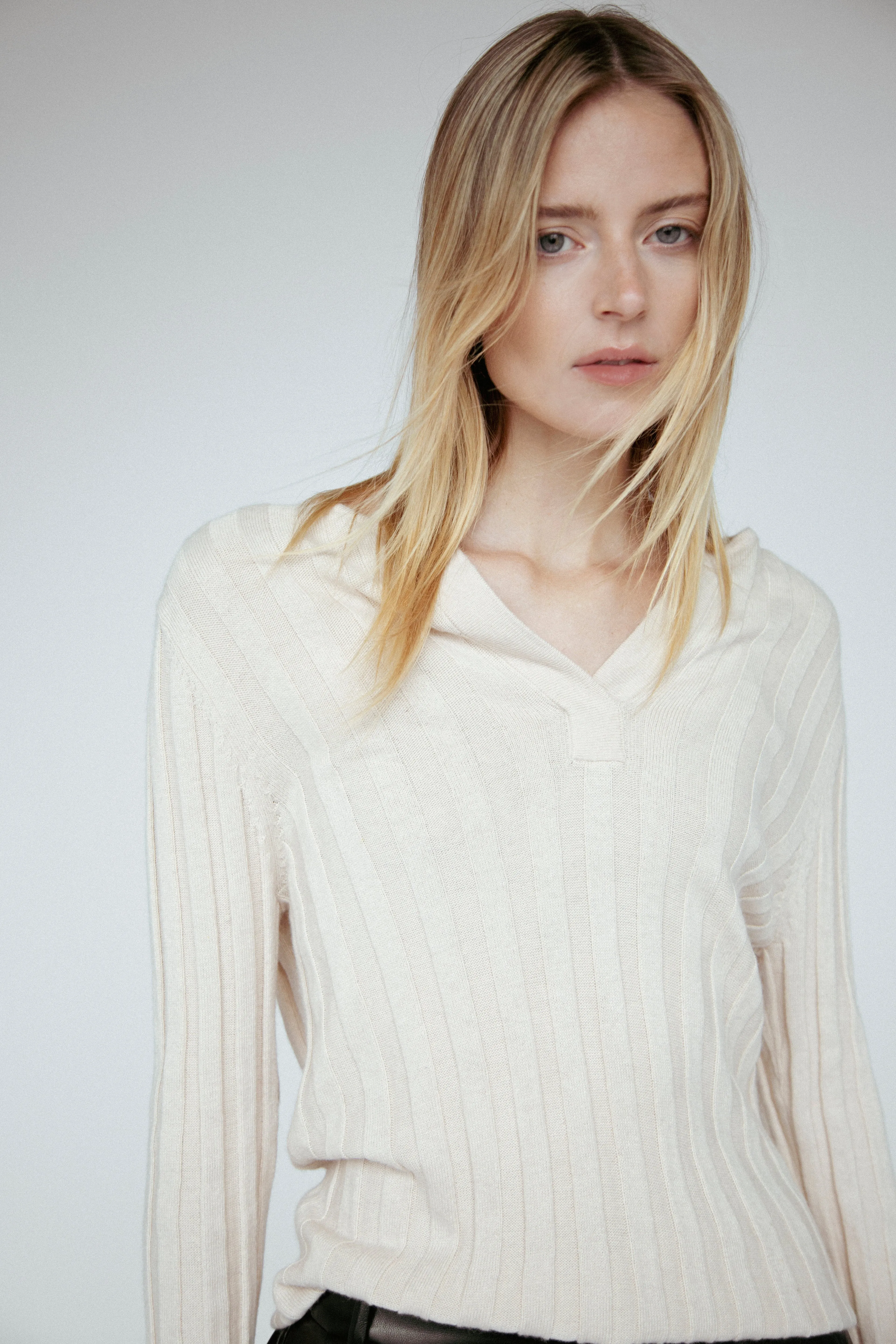 Ribbed Cashmere V Sand