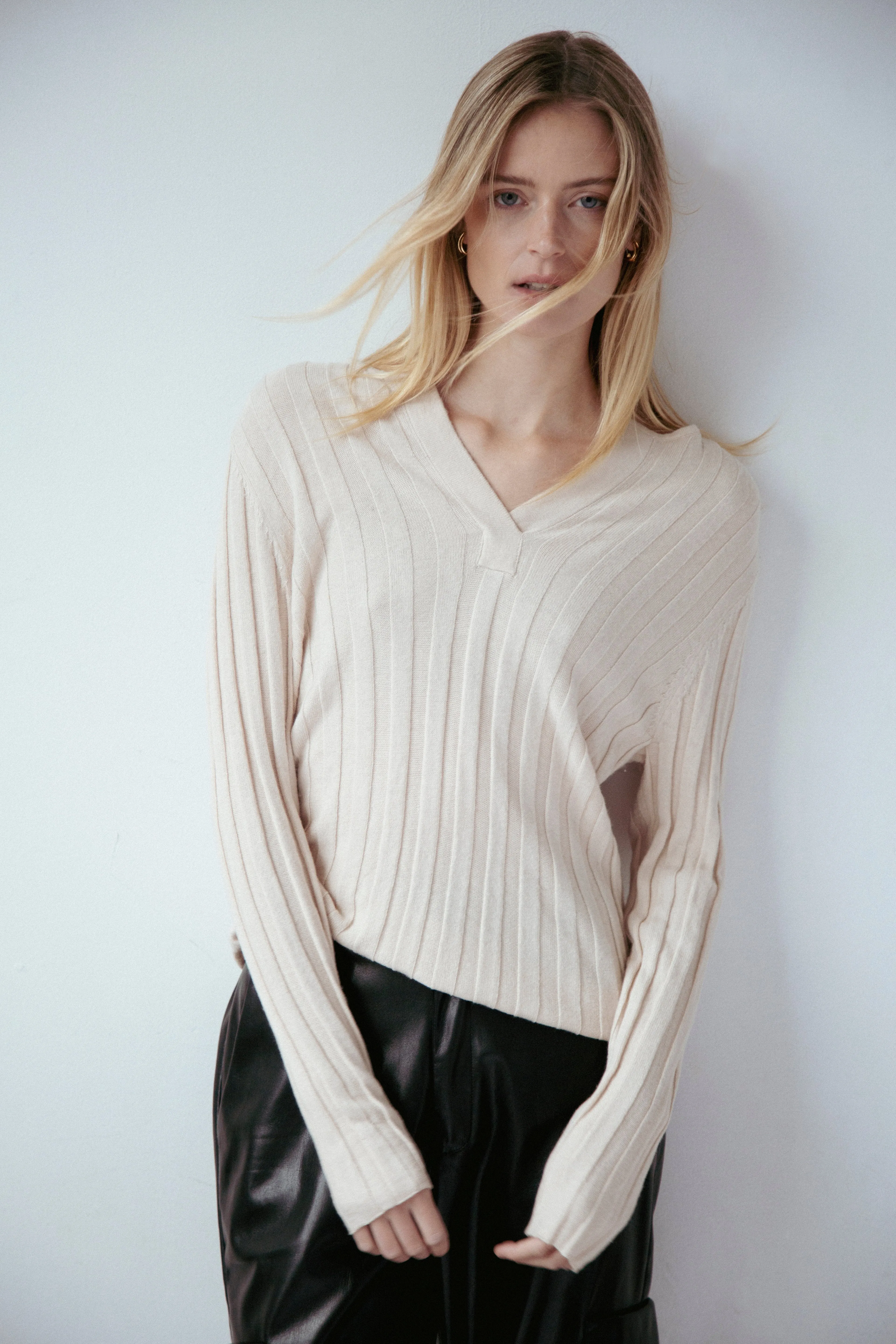 Ribbed Cashmere V Sand