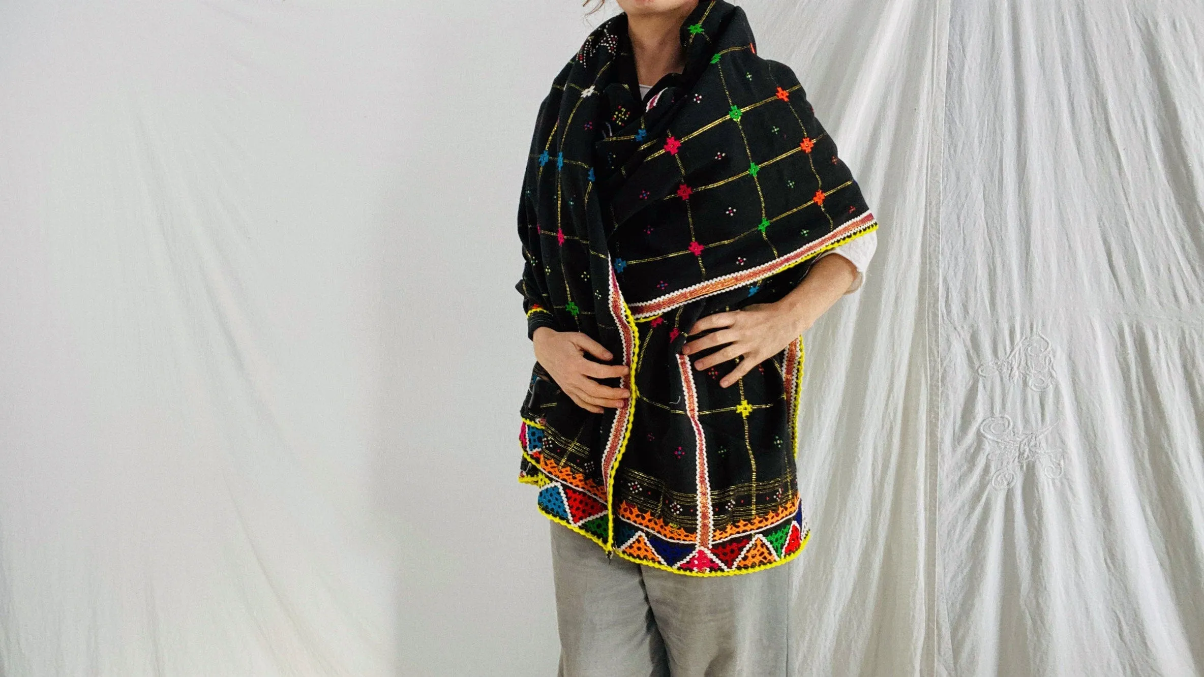 Vintage Rabari Wool Shawl & Throw. Embroidered. 0265