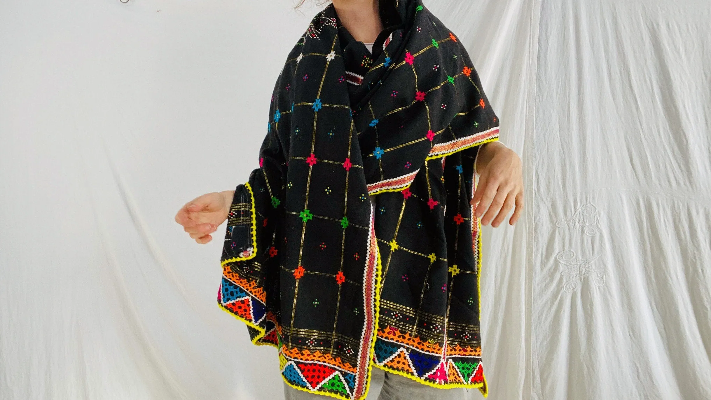 Vintage Rabari Wool Shawl & Throw. Embroidered. 0265