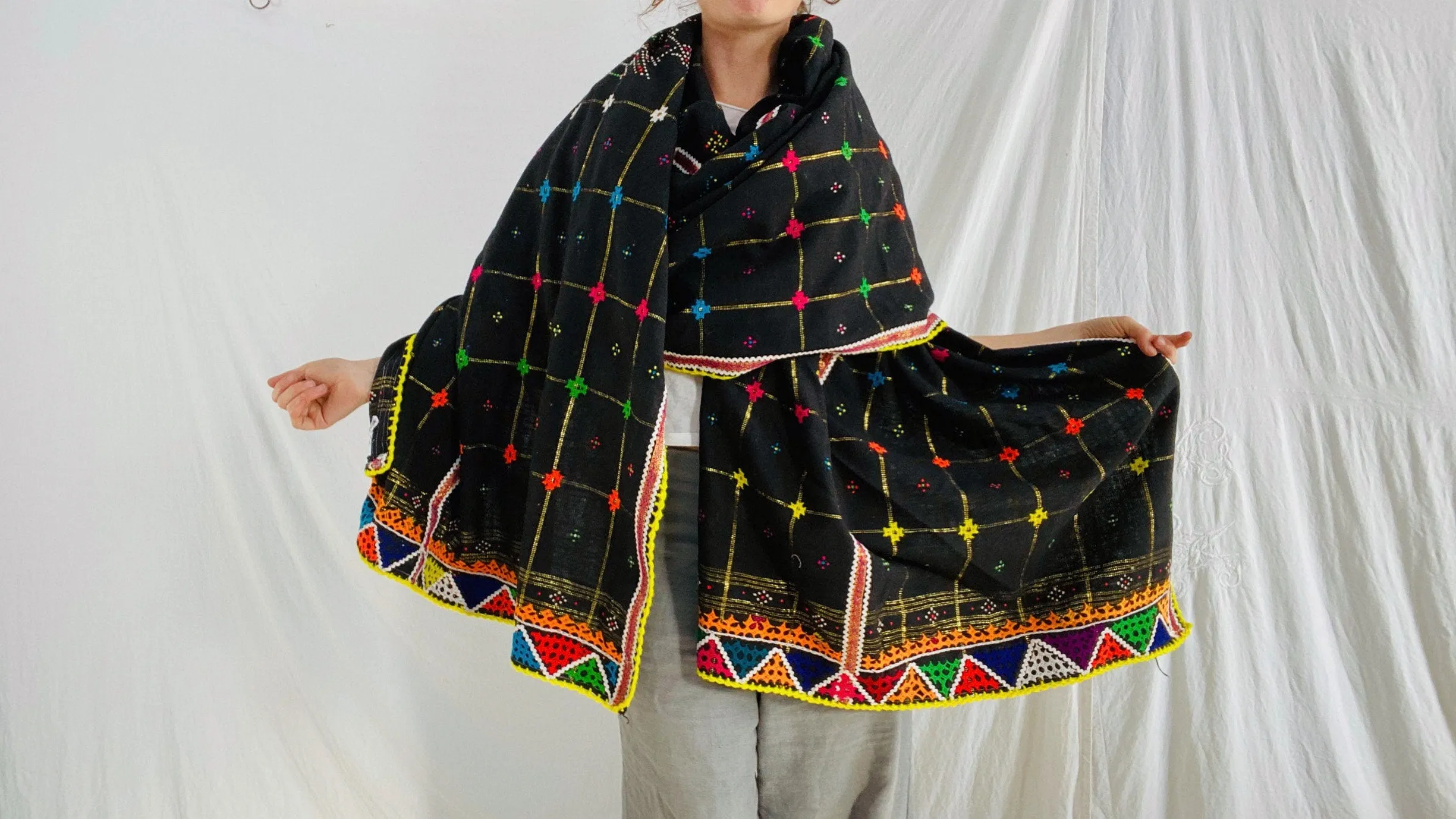 Vintage Rabari Wool Shawl & Throw. Embroidered. 0265