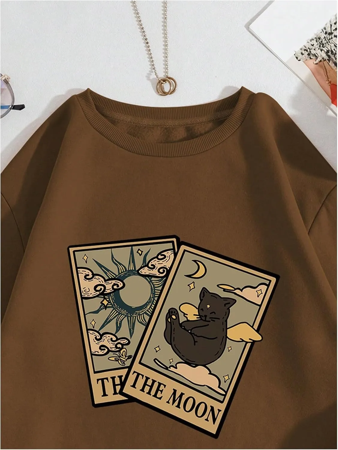 WDIRARA Women's Graphic Print Cute Long Sleeve Cute Sweatshirts Crew Neck Halloween Pullovers