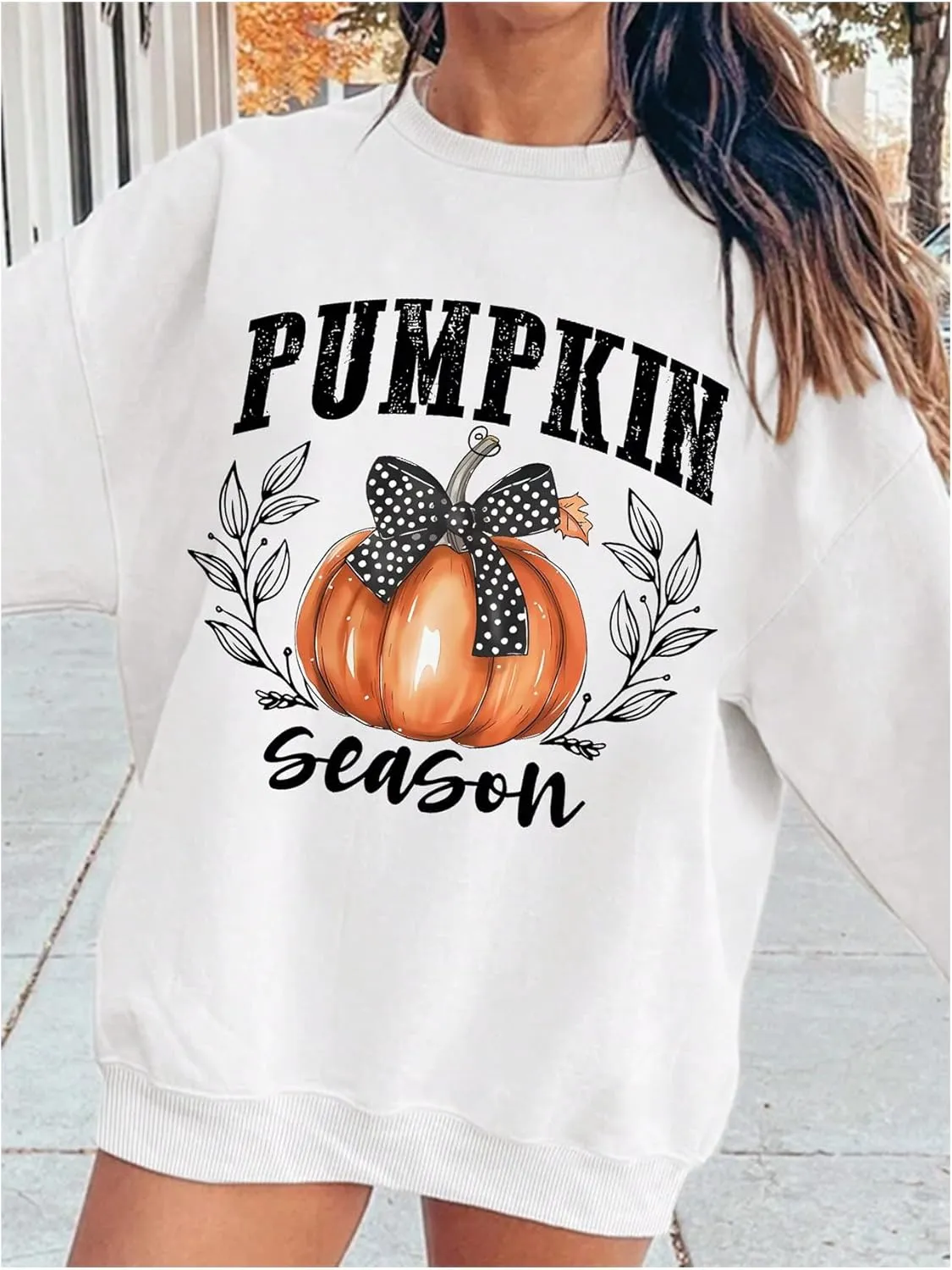 WDIRARA Women's Graphic Print Cute Long Sleeve Cute Sweatshirts Crew Neck Halloween Pullovers