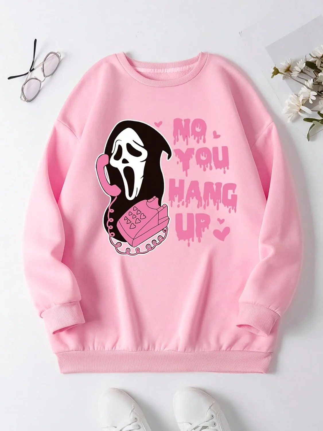 WDIRARA Women's Graphic Print Cute Long Sleeve Cute Sweatshirts Crew Neck Halloween Pullovers