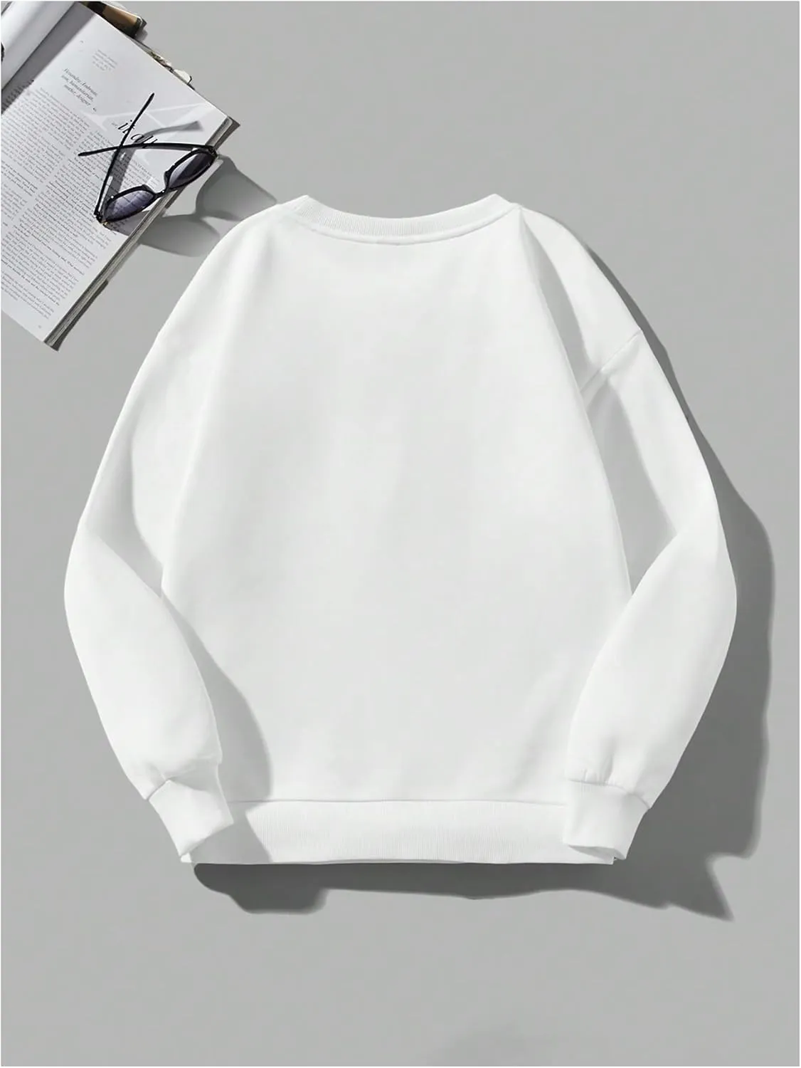 WDIRARA Women's Graphic Print Cute Long Sleeve Cute Sweatshirts Crew Neck Halloween Pullovers