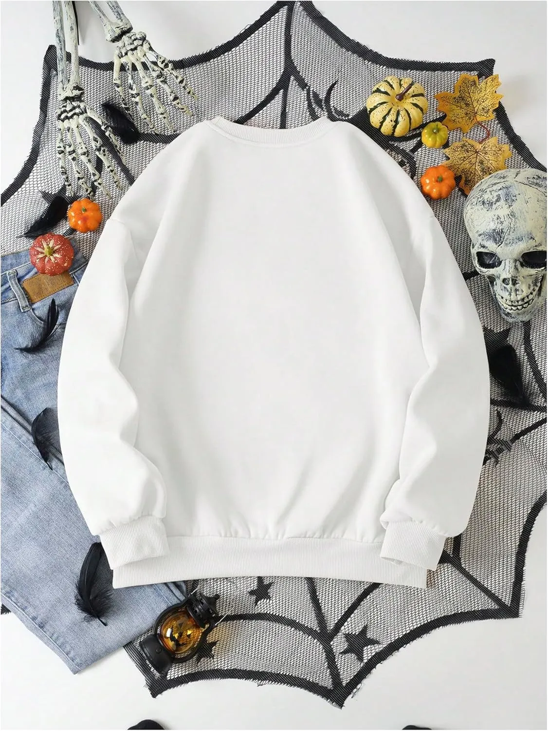 WDIRARA Women's Graphic Print Cute Long Sleeve Cute Sweatshirts Crew Neck Halloween Pullovers